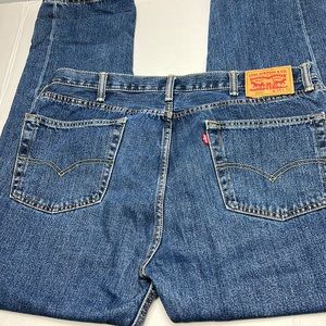 Levi’s 505 Men Dark Blue Denim Jeans Pocket and Belt Loop Styling Size 38